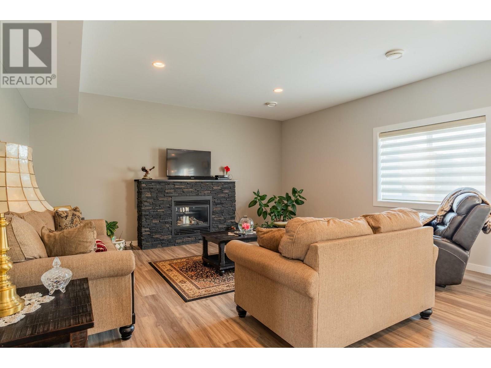 CASTLEGAR, British Columbia, V1N 4X8, CA, 4 Bedrooms Bedrooms, ,2 BathroomsBathrooms,Residential,For Sale,1839232