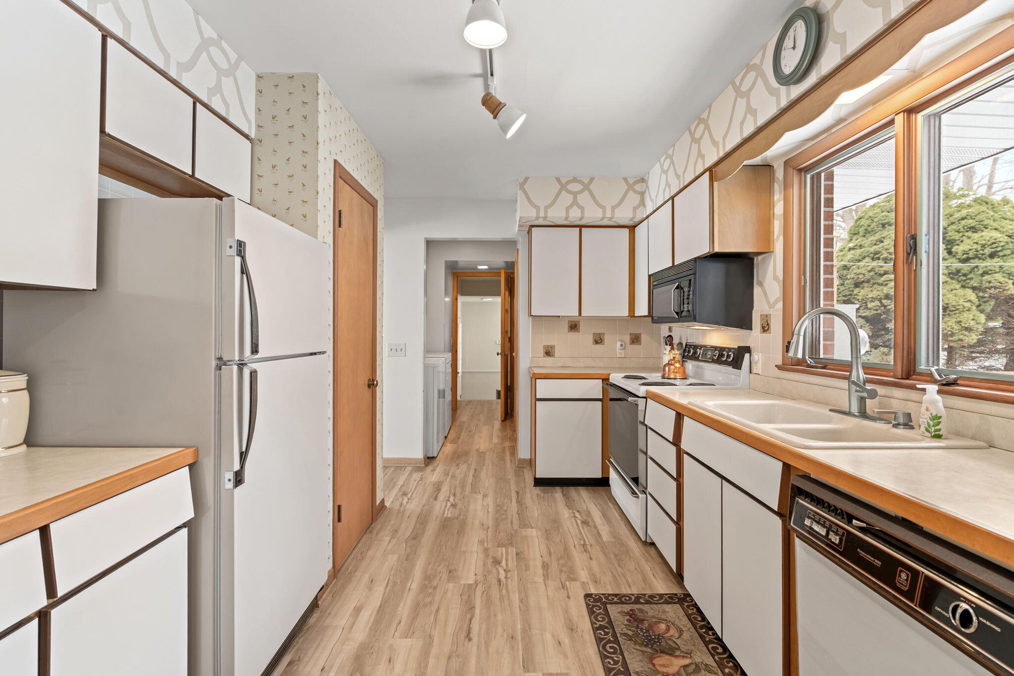 Fennville, Michigan, 49408, United States, 3 Bedrooms Bedrooms, ,2 BathroomsBathrooms,Residential,For Sale,2027985
