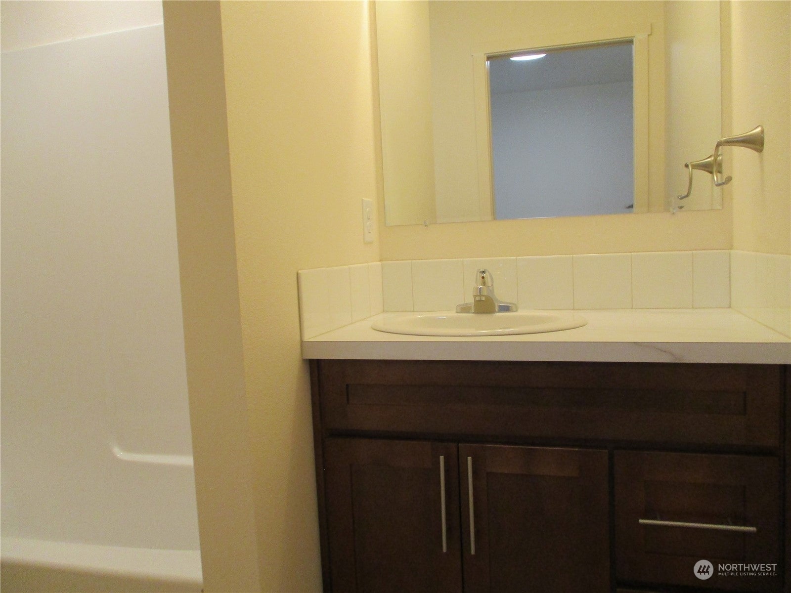 Kelso, Washington, 98626, United States, ,Residential,For Sale,1977091