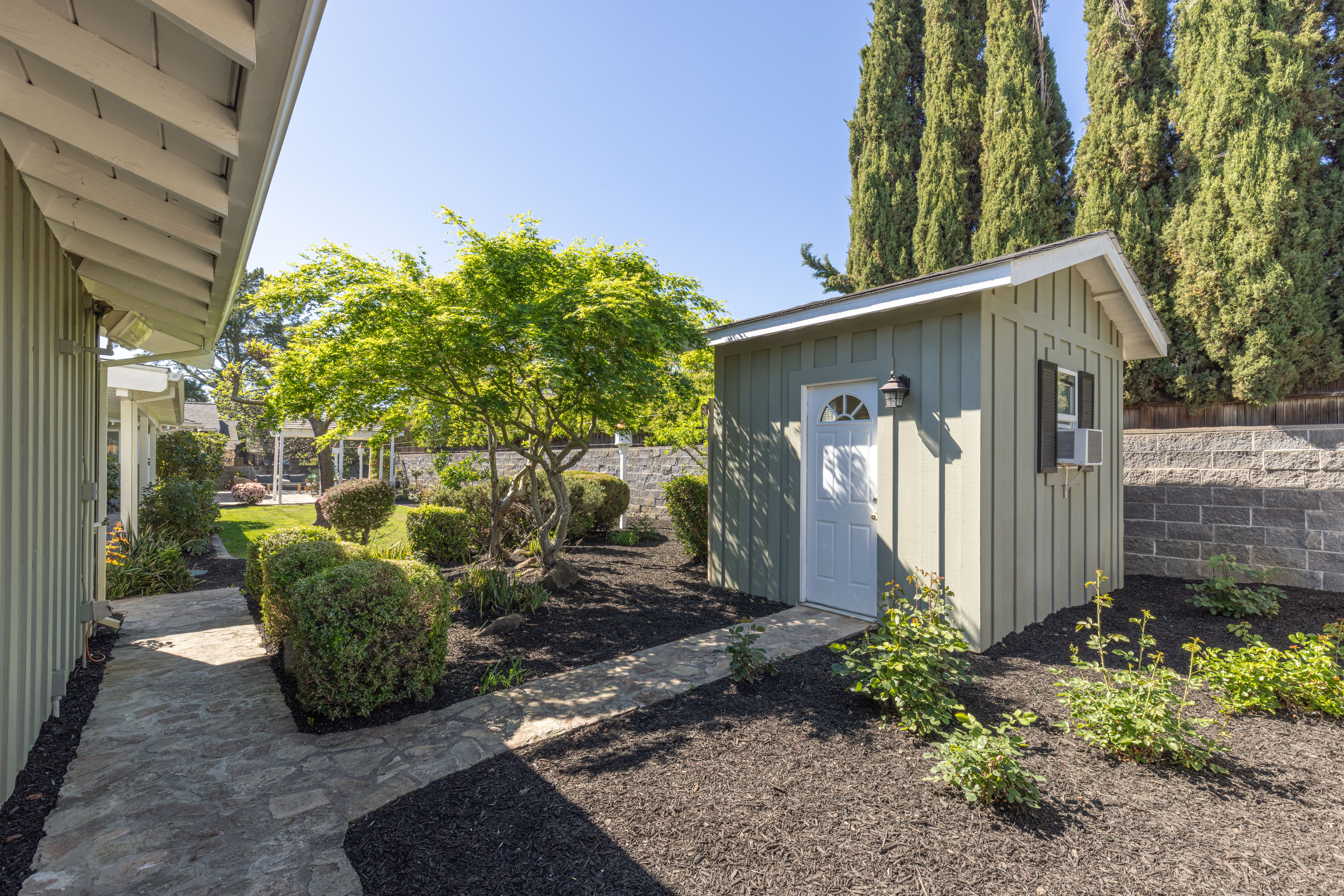  Coveted East Side Ranch Home in Monticello Park - 物件實景