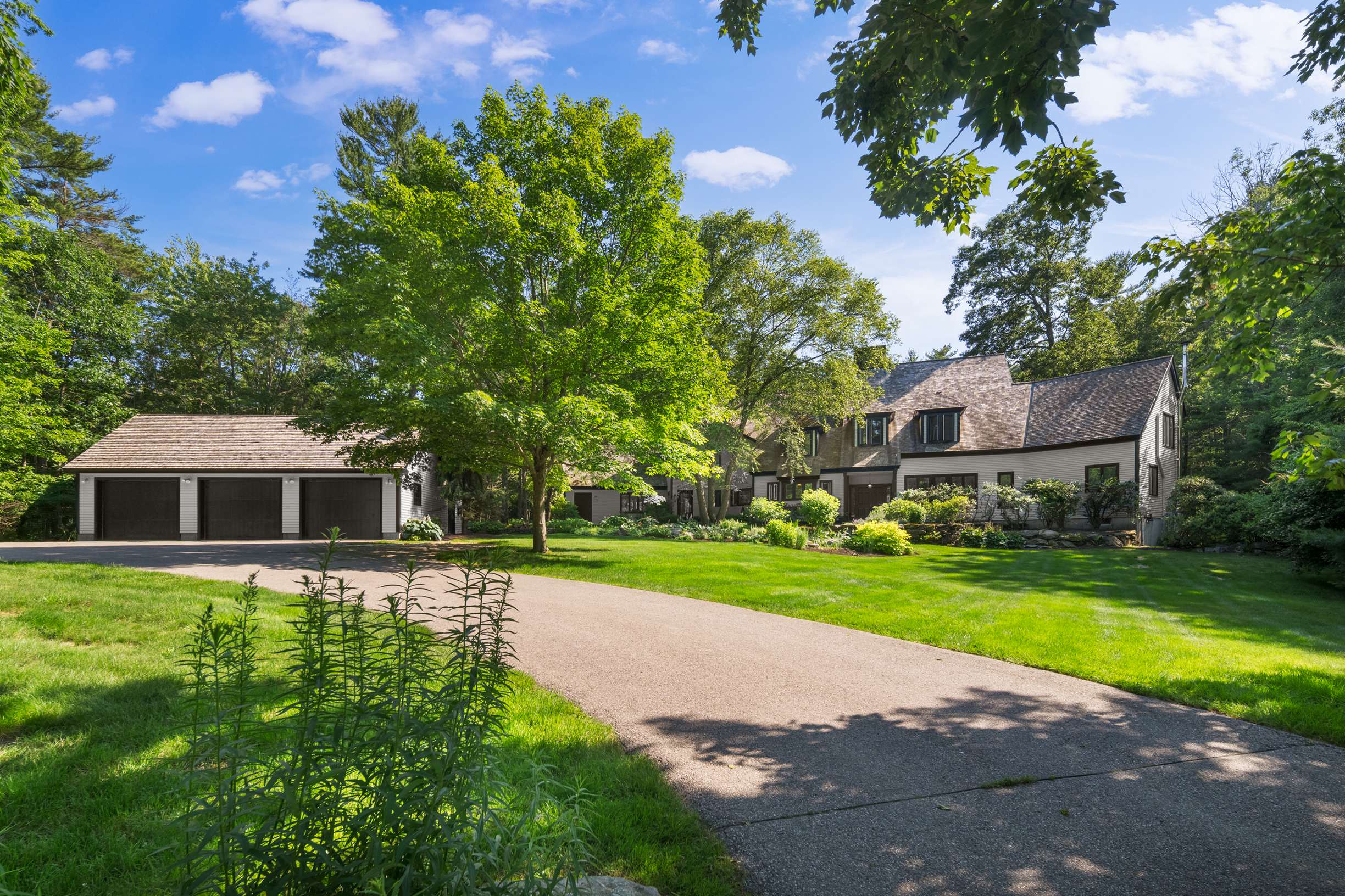  Elegant Shingled Maine Cottage with Modern Flair on 2.63 Acres in York - 物件實景