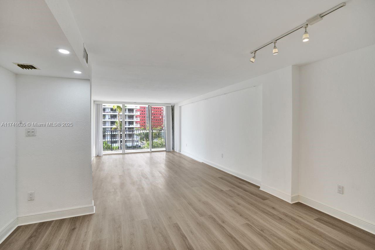 Miami, Florida, 33131, United States, 2 Bedrooms Bedrooms, ,2 BathroomsBathrooms,Residential,For Sale,1705612