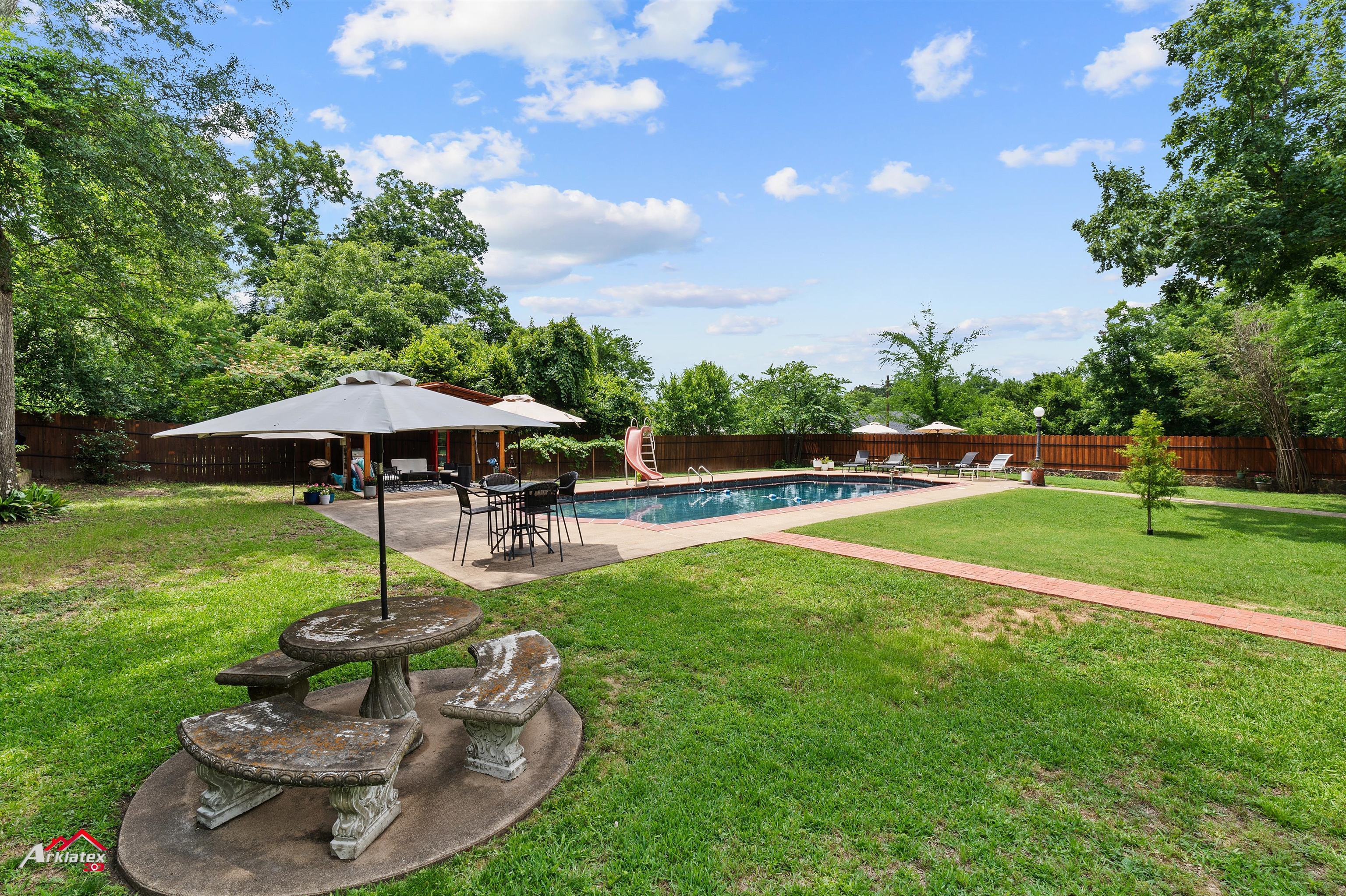 Henderson, Texas, 75654, United States, 3 Bedrooms Bedrooms, ,5 BathroomsBathrooms,Residential,For Sale,1930461