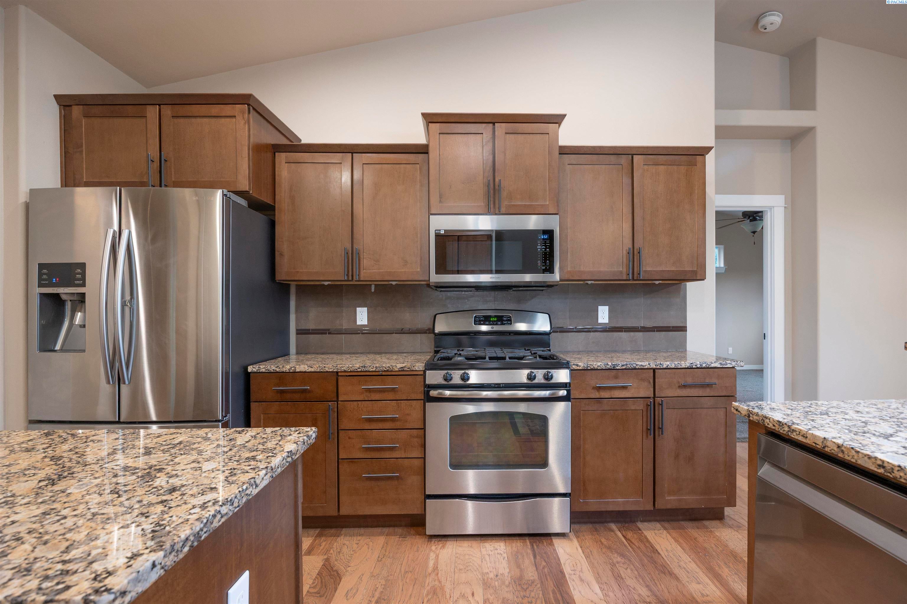 Richland, Washington, 99354, United States, 4 Bedrooms Bedrooms, ,2 BathroomsBathrooms,Residential,For Sale,1981537