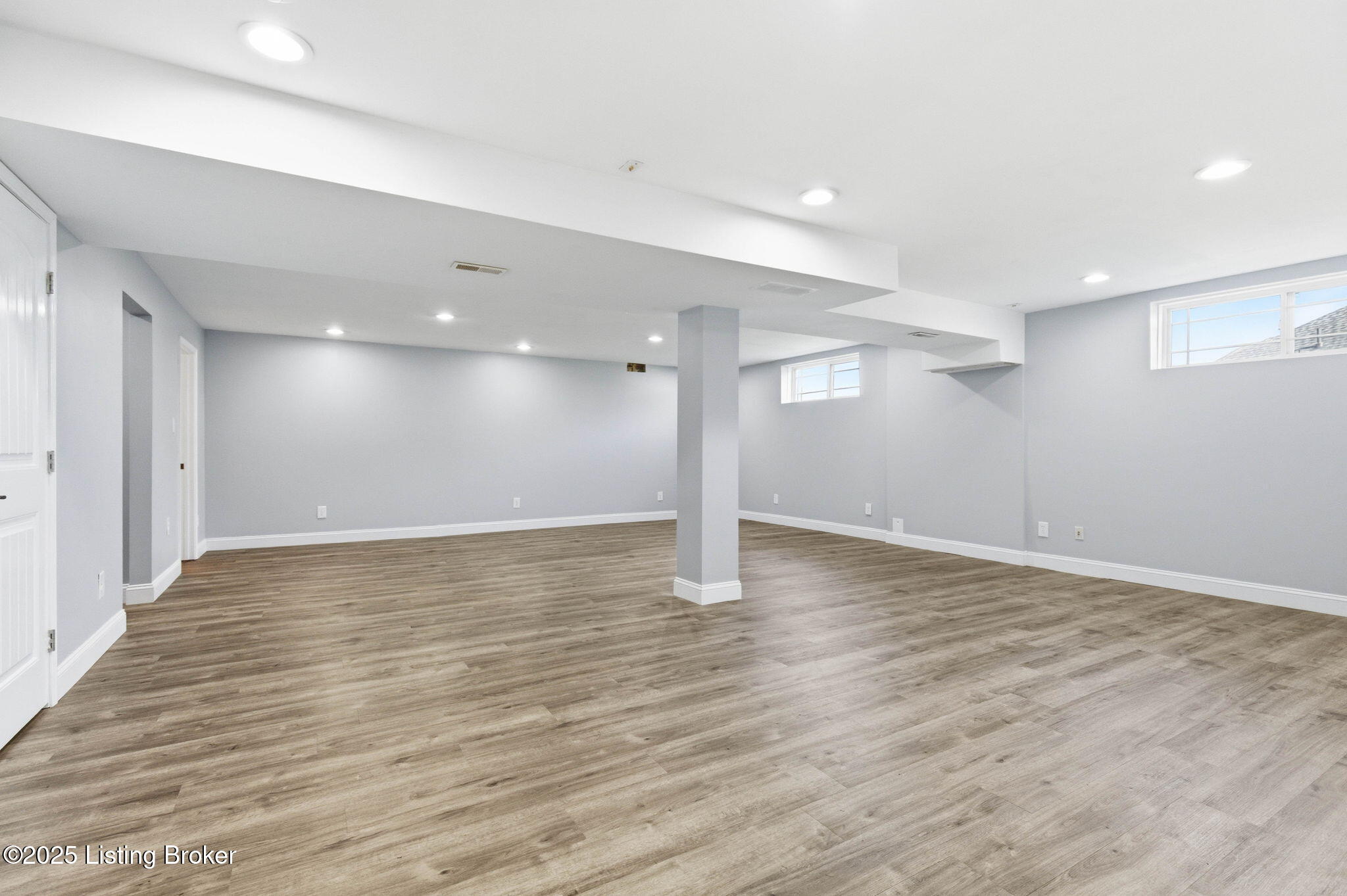 La Grange, Kentucky, 40031, United States, 5 Bedrooms Bedrooms, ,4 BathroomsBathrooms,Residential,For Sale,1971685