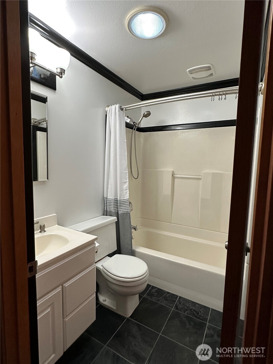 Kirkland, Washington, 98034, United States, 4 Bedrooms Bedrooms, ,3 BathroomsBathrooms,Residential,For Sale,1975566