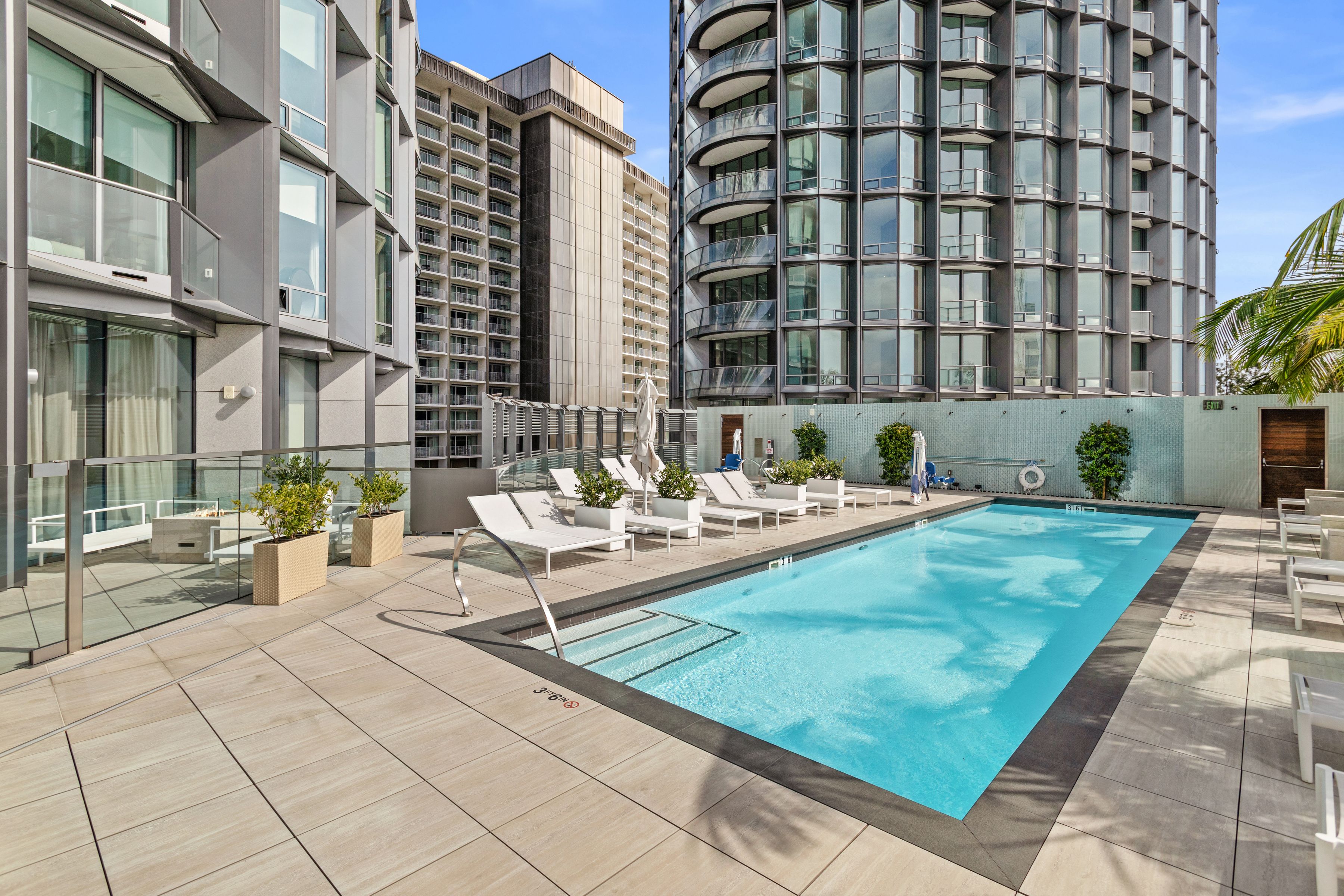  211 West Elm Court - 物件實景