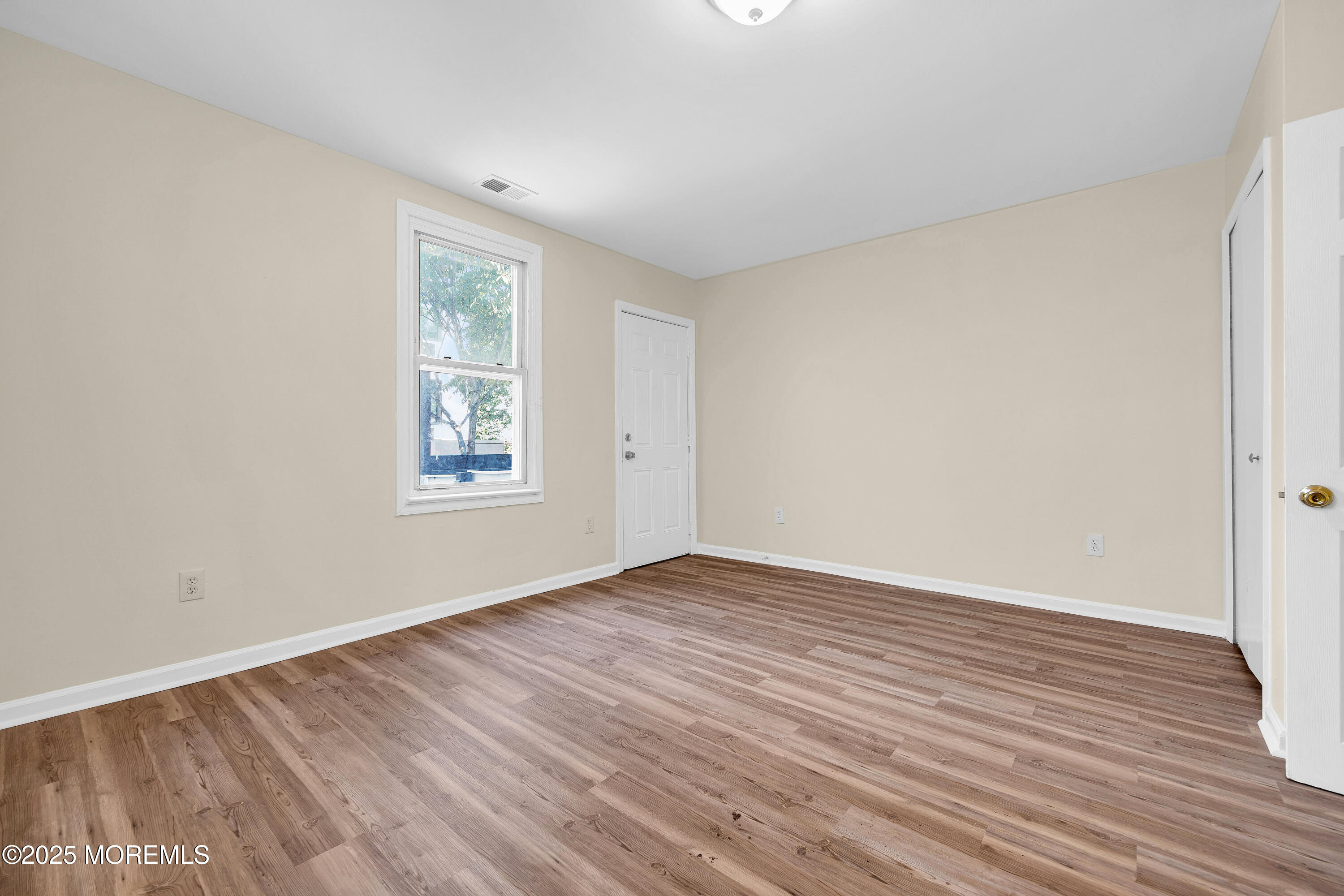 Newark, New Jersey, 07107, United States, 6 Bedrooms Bedrooms, ,3 BathroomsBathrooms,Residential,For Sale,1937916