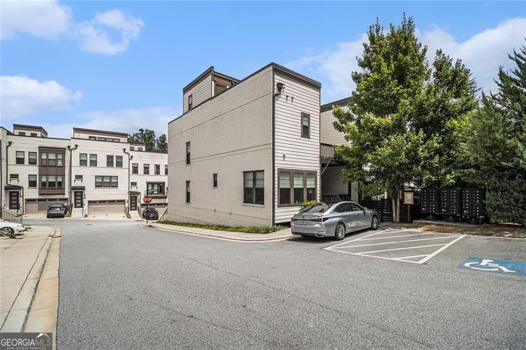 Atlanta, Georgia, 30324, United States, 4 Bedrooms Bedrooms, ,5 BathroomsBathrooms,Residential,For Sale,1909913