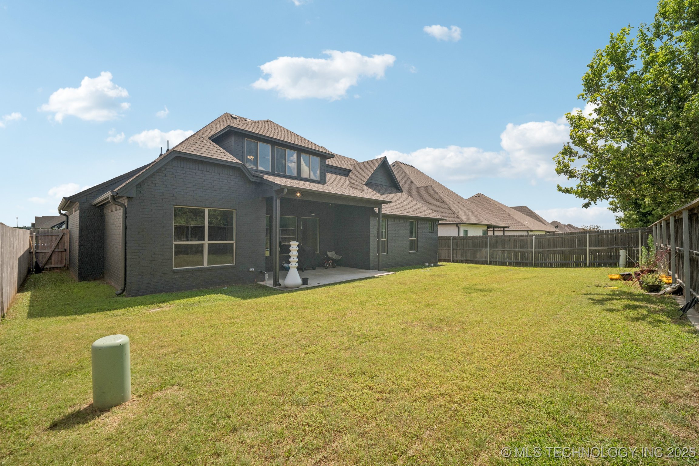 Broken Arrow, Oklahoma, 74011, United States, 5 Bedrooms Bedrooms, ,3 BathroomsBathrooms,Residential,For Sale,1898814