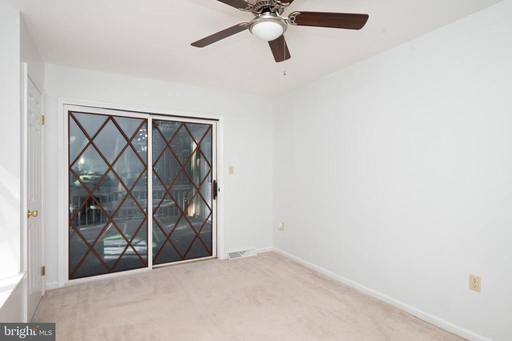 Reading, Pennsylvania, 19607, United States, 4 Bedrooms Bedrooms, ,4 BathroomsBathrooms,Residential,For Sale,1951295