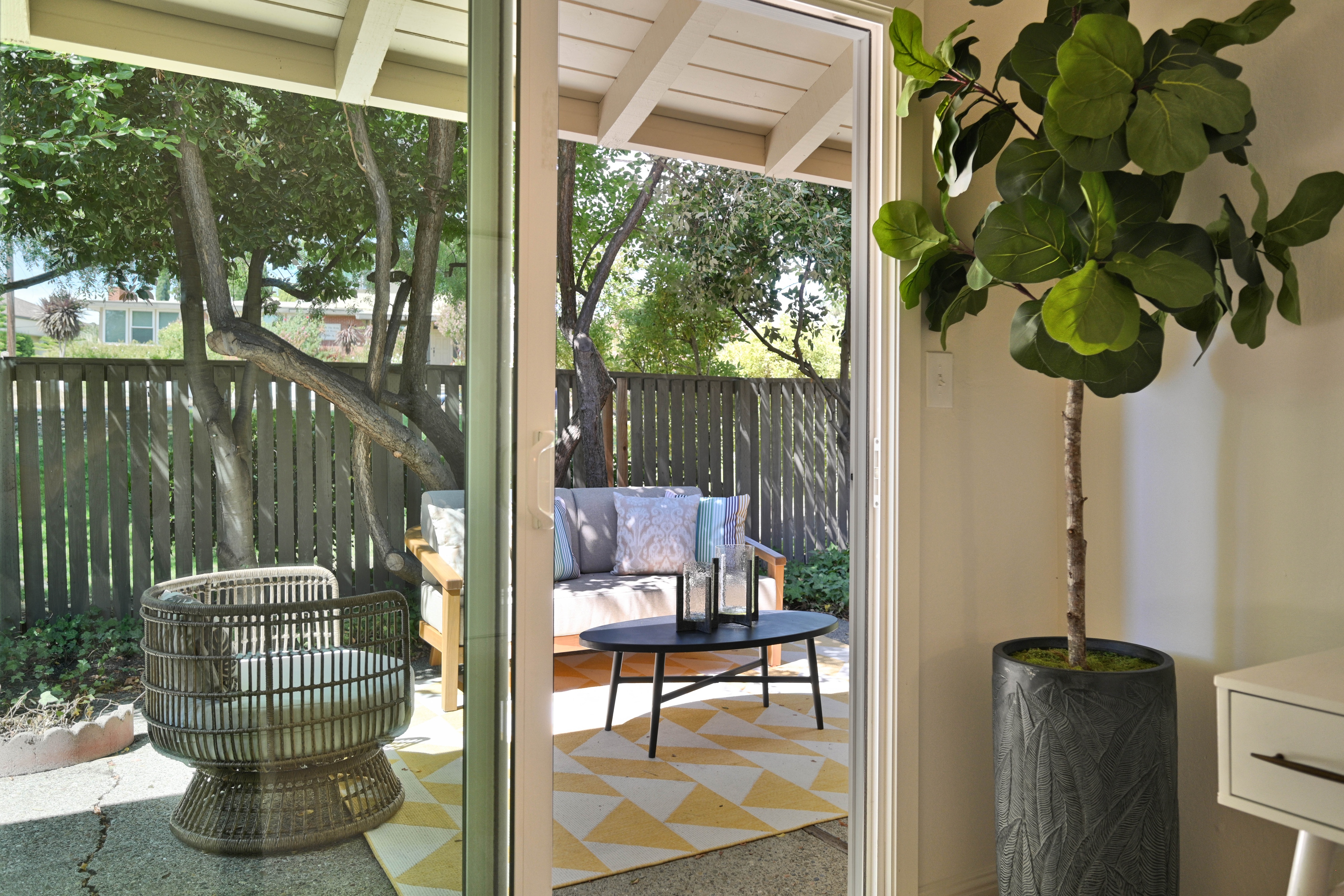 Charming Rolling Green Townhome with Distinctive Character - 物件實景