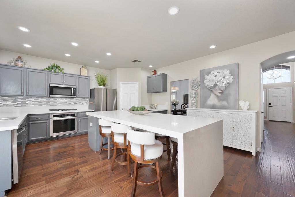 Roseville, California, 95747, United States, 6 Bedrooms Bedrooms, ,4 BathroomsBathrooms,Residential,For Sale,1940337