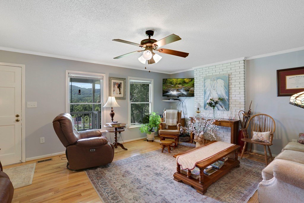 Hayesville, North Carolina, 28904, United States, 3 Bedrooms Bedrooms, ,2 BathroomsBathrooms,Residential,For Sale,1938429