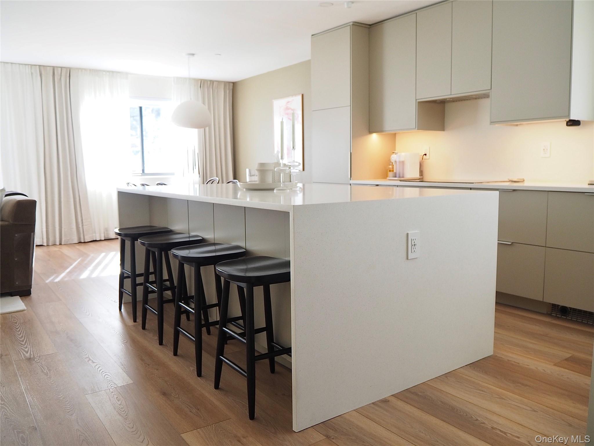 White Plains, New York, 10605, United States, 1 Bedroom Bedrooms, ,2 BathroomsBathrooms,Residential,For Sale,1988254