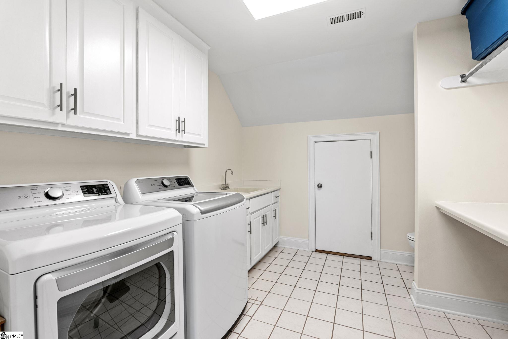 Greer, South Carolina, 29650, United States, 4 Bedrooms Bedrooms, ,5 BathroomsBathrooms,Residential,For Sale,1895825