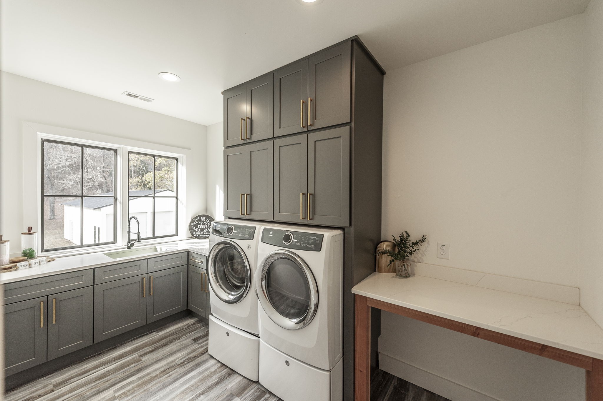 Goodlettsville, Tennessee, 37072, United States, 4 Bedrooms Bedrooms, ,6 BathroomsBathrooms,Residential,For Sale,1996833