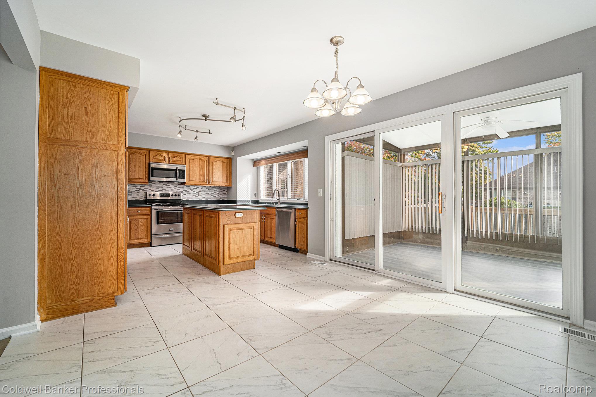 ShelbyTwp, Michigan, 48315, United States, 3 Bedrooms Bedrooms, ,4 BathroomsBathrooms,Residential,For Sale,1967840