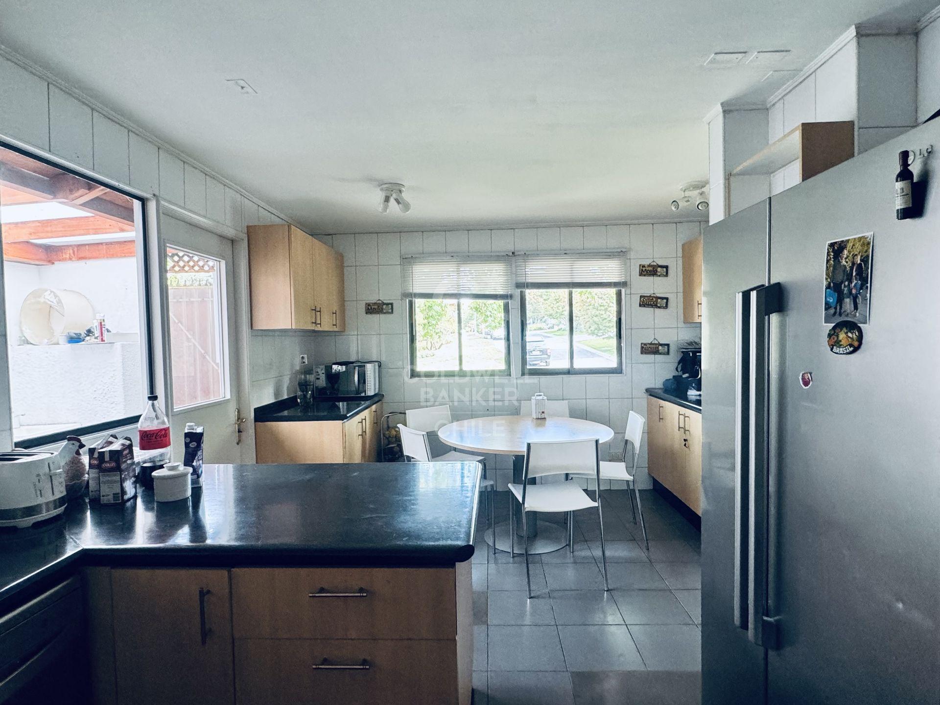 Lo Barnechea, Chile, 6 Bedrooms Bedrooms, ,4 BathroomsBathrooms,Residential,For Sale,1950367