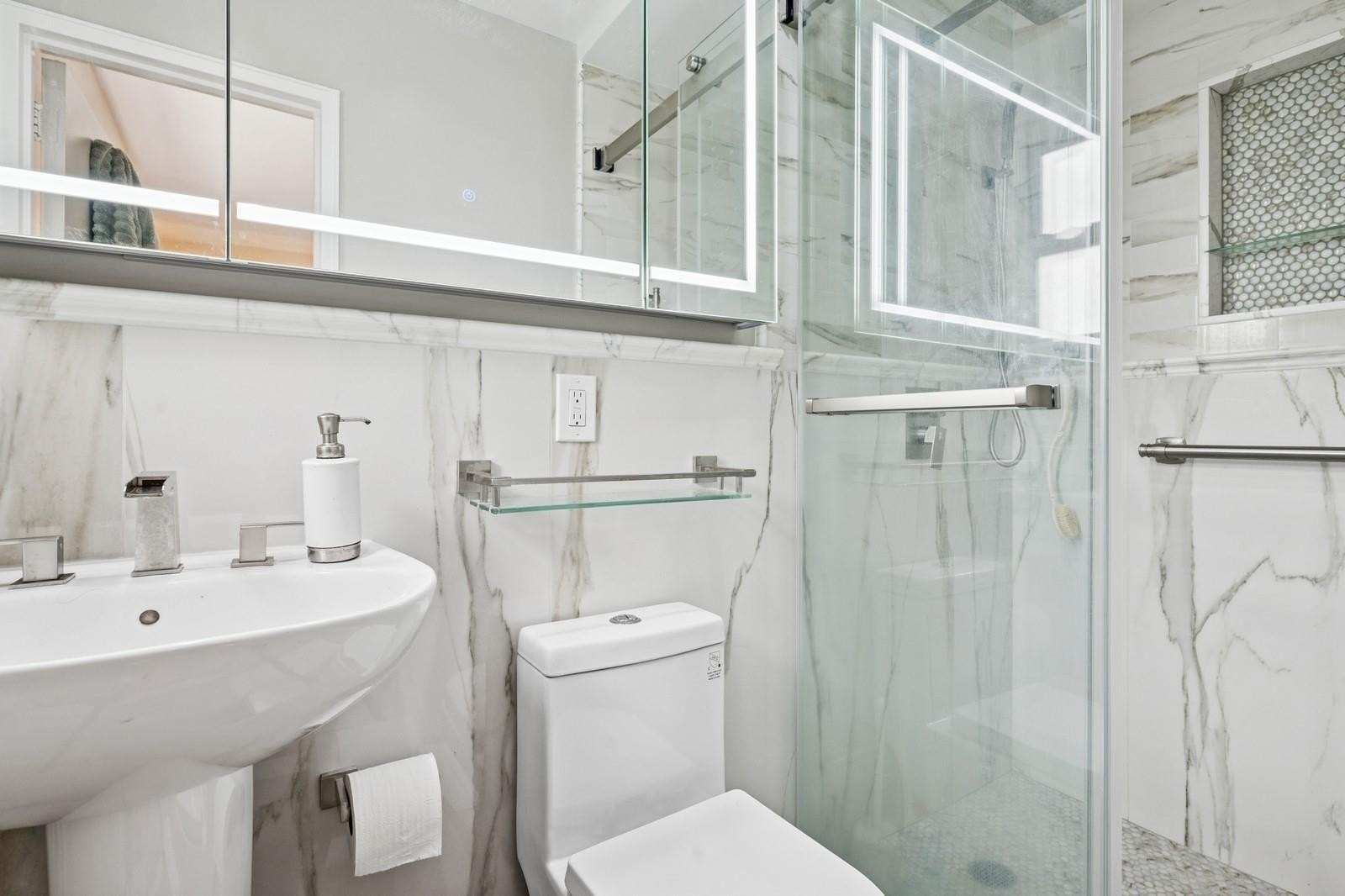 Beechhurst, New York, 11357, United States, 3 Bedrooms Bedrooms, ,2 BathroomsBathrooms,Residential,For Sale,1865157