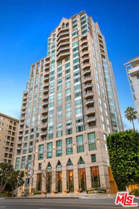 Los Angeles, California, 90024, United States, 2 Bedrooms Bedrooms, ,3 BathroomsBathrooms,Residential,For Sale,1840834