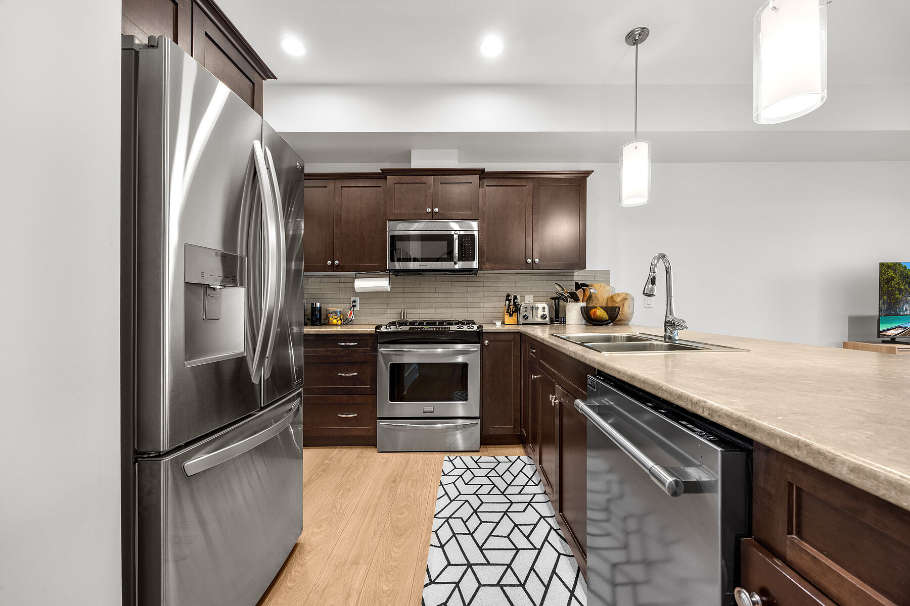  Well Maintained Townhome - 物件實景