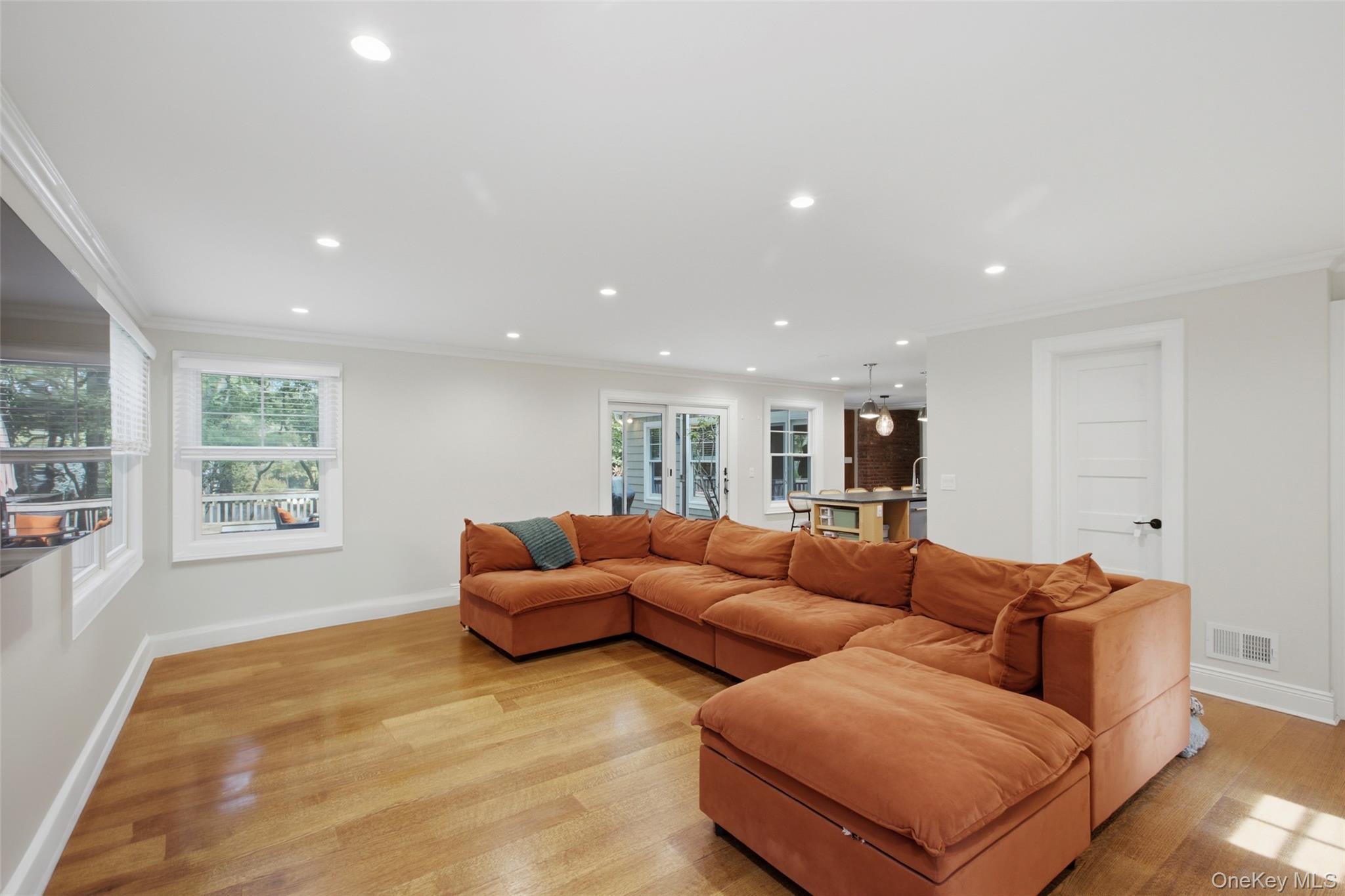  18 W Meadow Road, Setauket, NY, 11733 - 物件實景