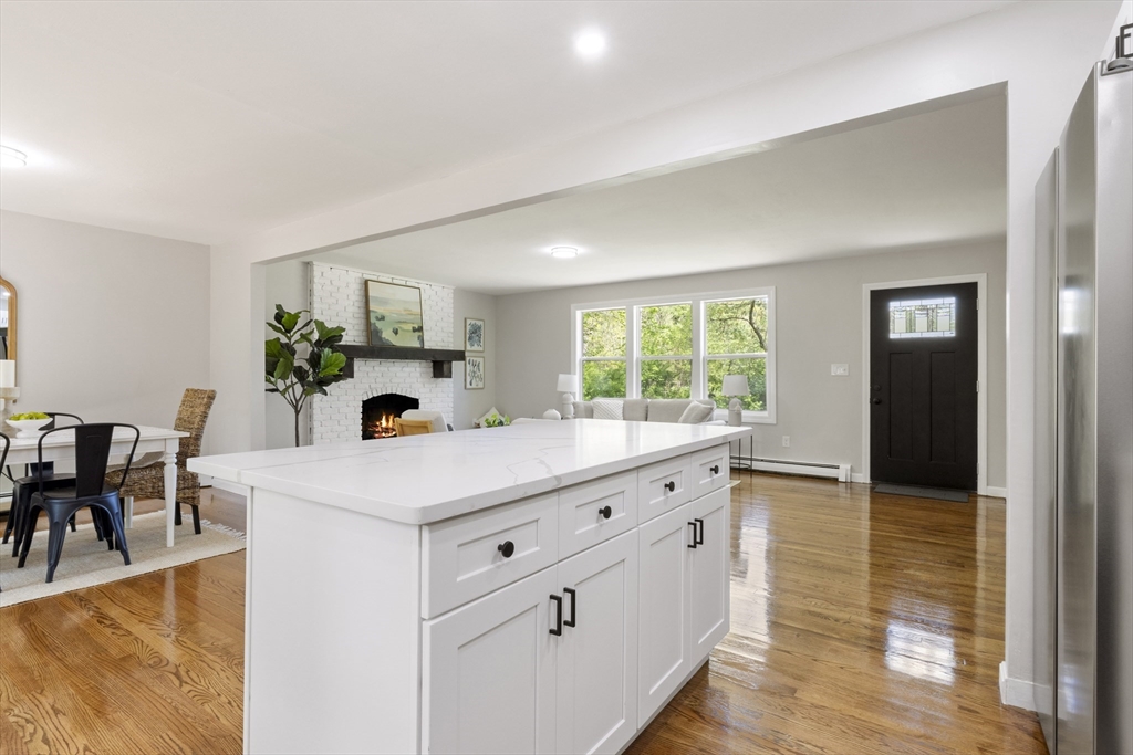 Mansfield, Massachusetts, 02048, United States, 4 Bedrooms Bedrooms, ,2 BathroomsBathrooms,Residential,For Sale,1942588