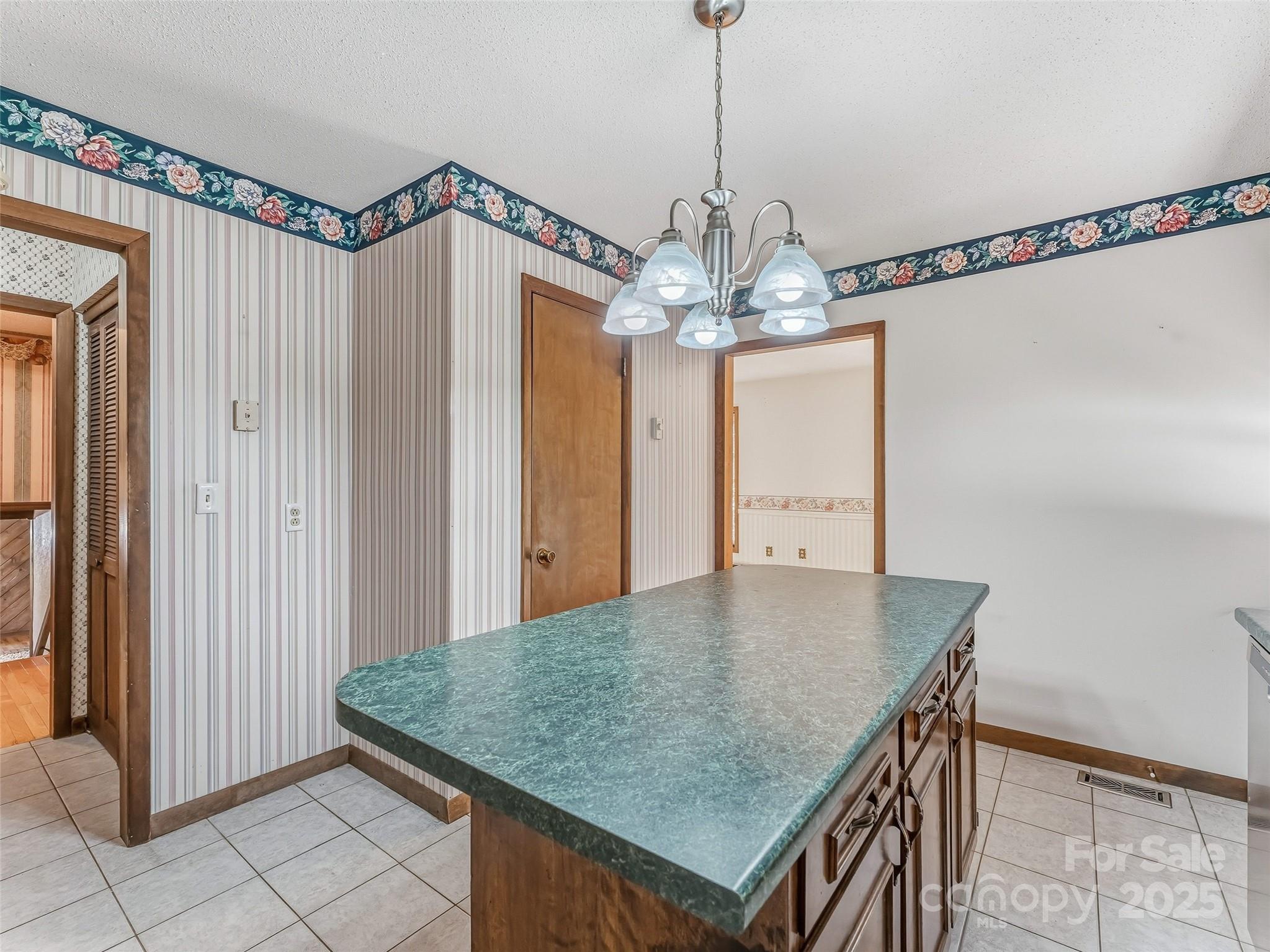 Candler, North Carolina, 28715, United States, 4 Bedrooms Bedrooms, ,3 BathroomsBathrooms,Residential,For Sale,1983385