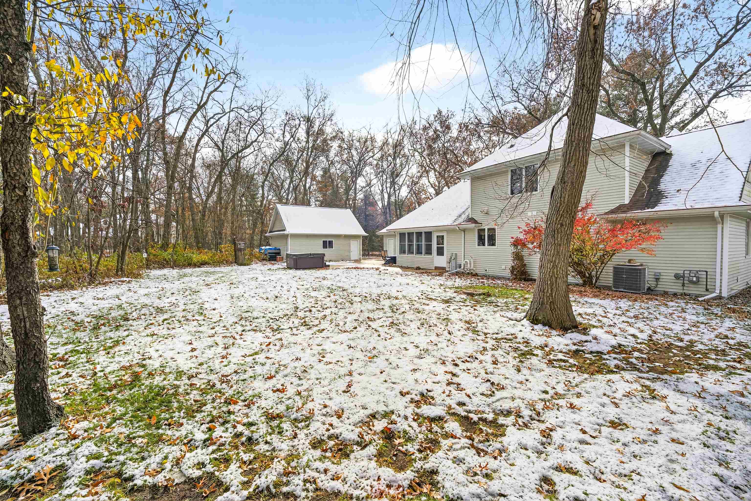 NEW LONDON, Wisconsin, 54961, United States, 3 Bedrooms Bedrooms, ,4 BathroomsBathrooms,Residential,For Sale,1996167