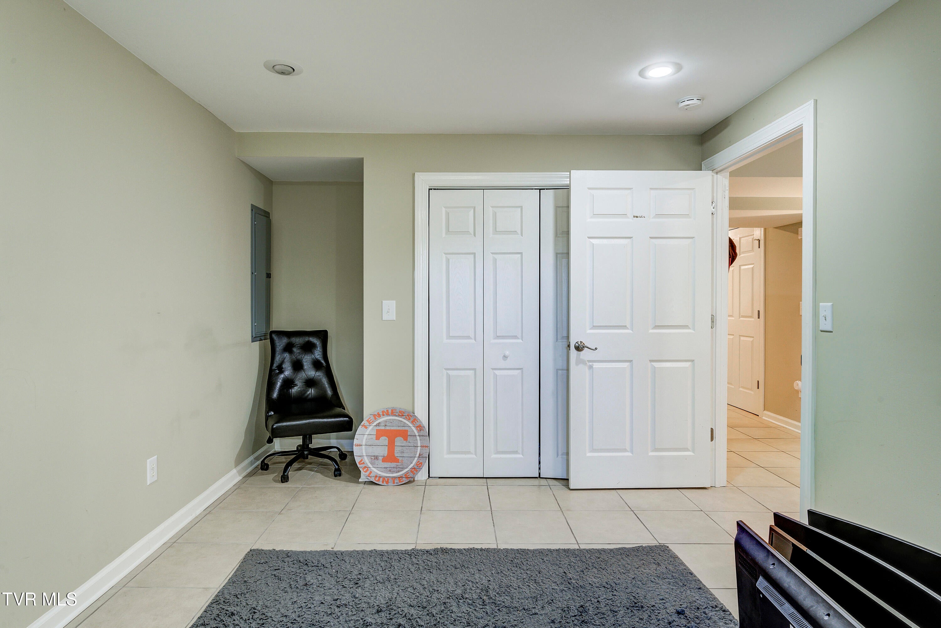 Johnson City, Tennessee, 37604, United States, 5 Bedrooms Bedrooms, ,3 BathroomsBathrooms,Residential,For Sale,1964815