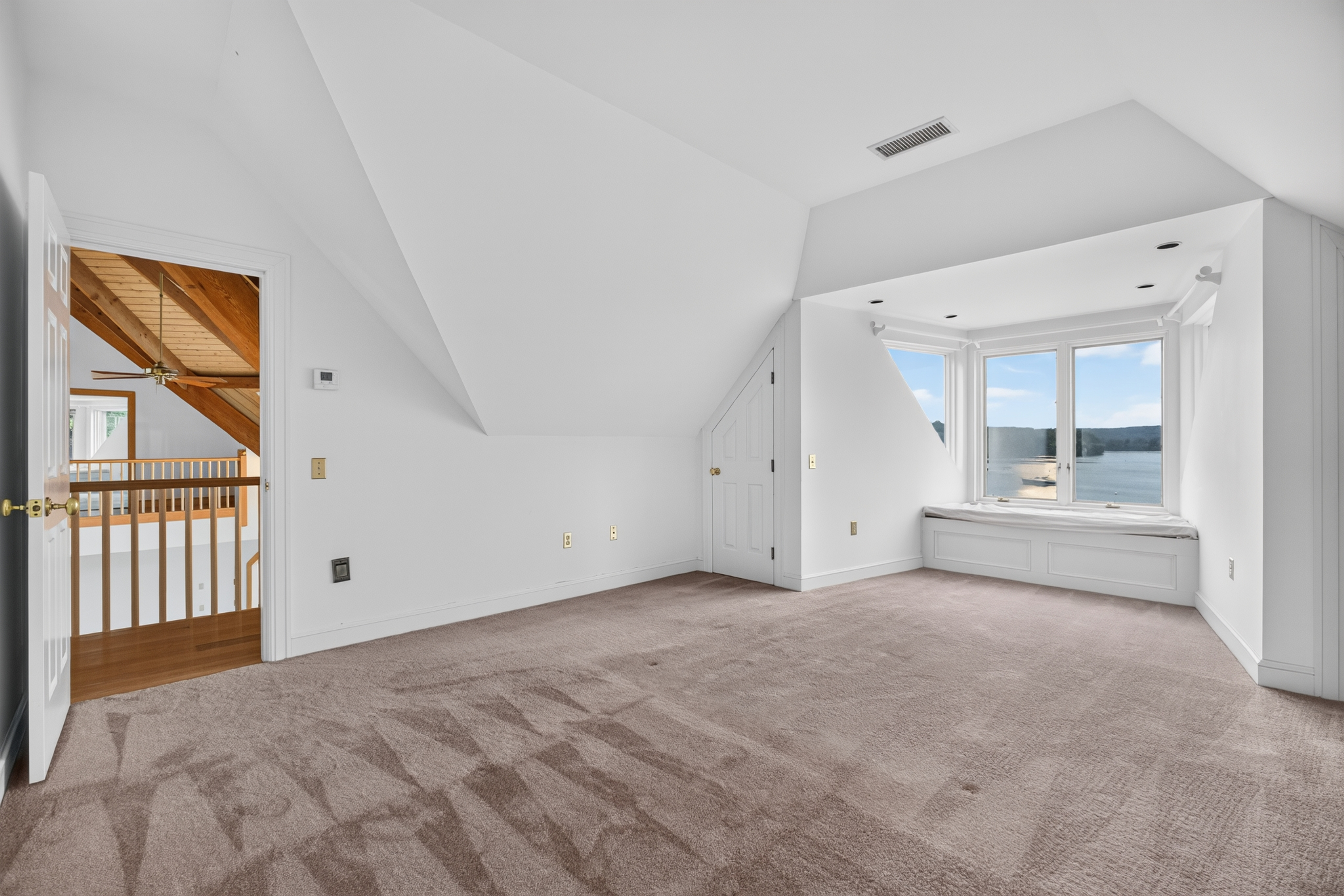  Set on 2.1 Private Acres Directly Along Hamburg Cove - 物件實景