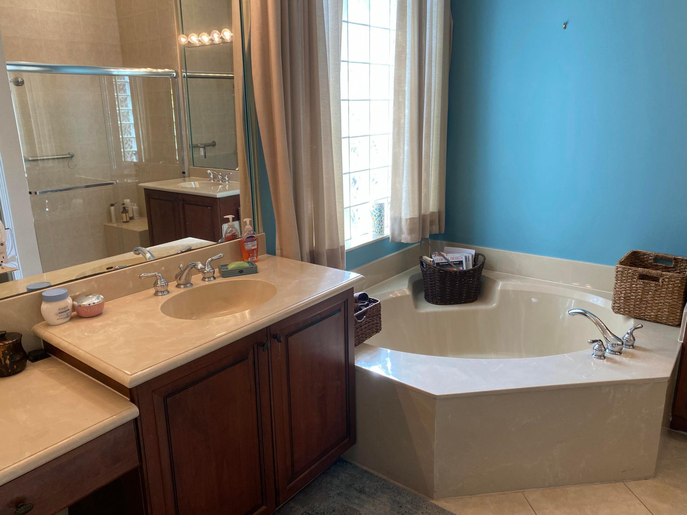 Delray Beach, Florida, 33446, United States, 4 Bedrooms Bedrooms, ,3 BathroomsBathrooms,Residential,For Sale,2010296
