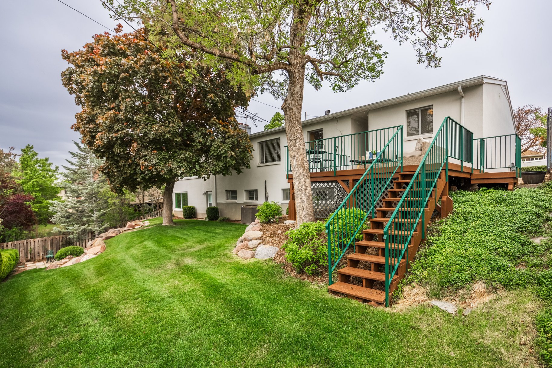  Elegant Contemporary Rambler in Sought After Neighborhood - 物件實景
