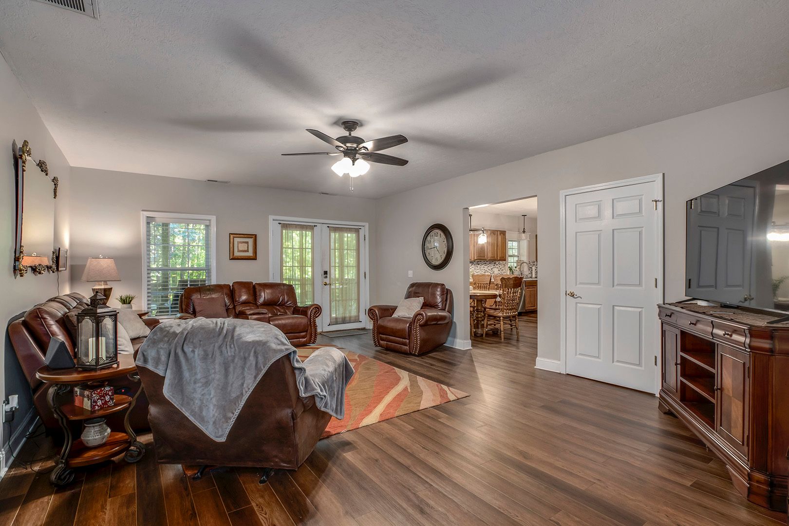 Kingston, Tennessee, 37763, United States, 5 Bedrooms Bedrooms, ,5 BathroomsBathrooms,Residential,For Sale,2011404