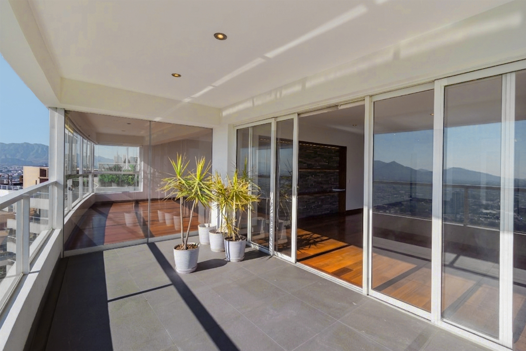  Exclusive penthouse with panoramic views in a prime location in CERROS DE CAMACH - 物件實景
