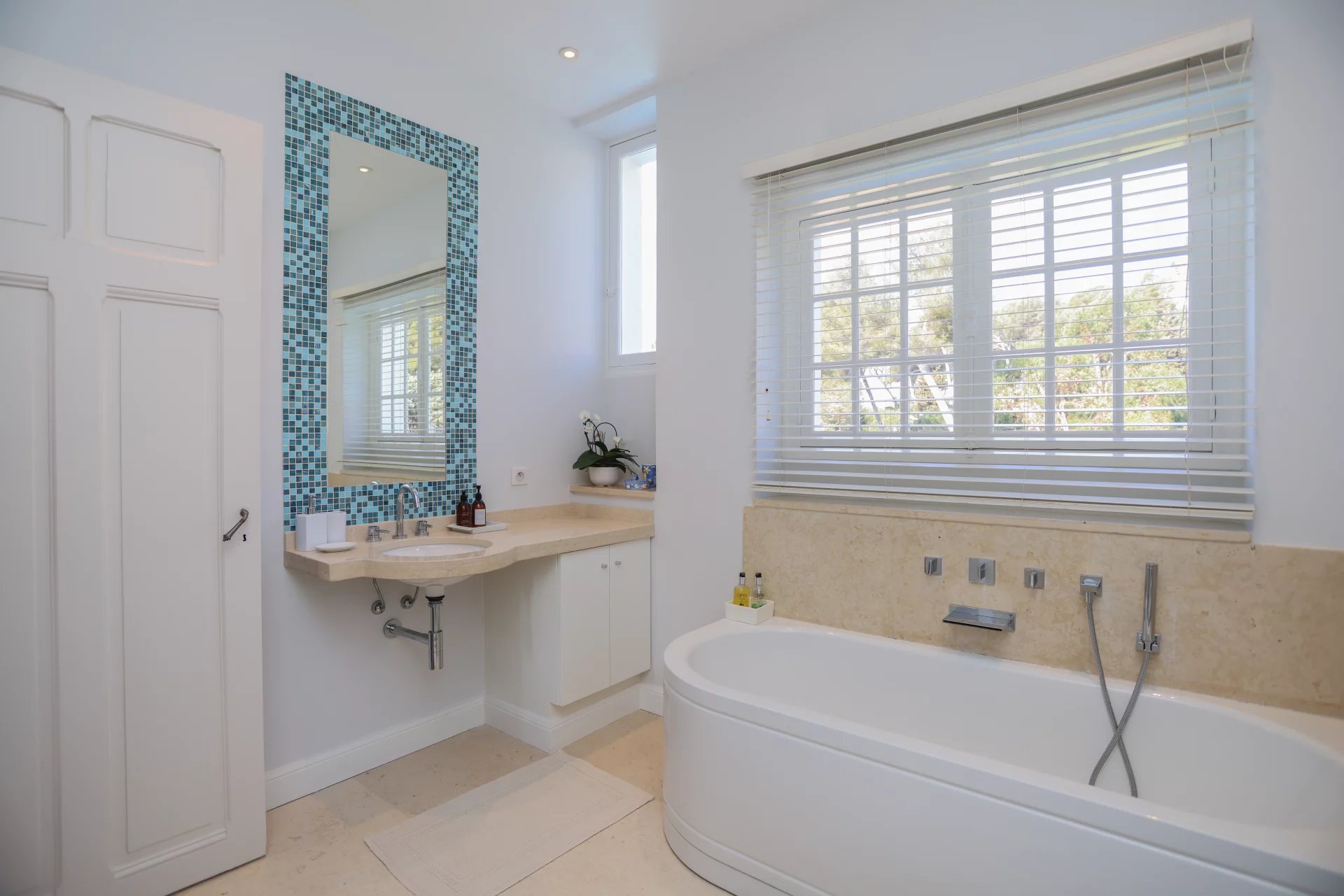 Antibes, Provence-Alpes-Côte d?Azur, 06600, FR, 6 Bedrooms Bedrooms, ,1 BathroomBathrooms,Residential,For Sale,1413850