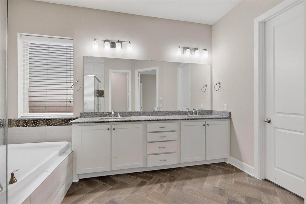 Mansfield, Texas, 76063, United States, 4 Bedrooms Bedrooms, ,3 BathroomsBathrooms,Residential,For Sale,1984510