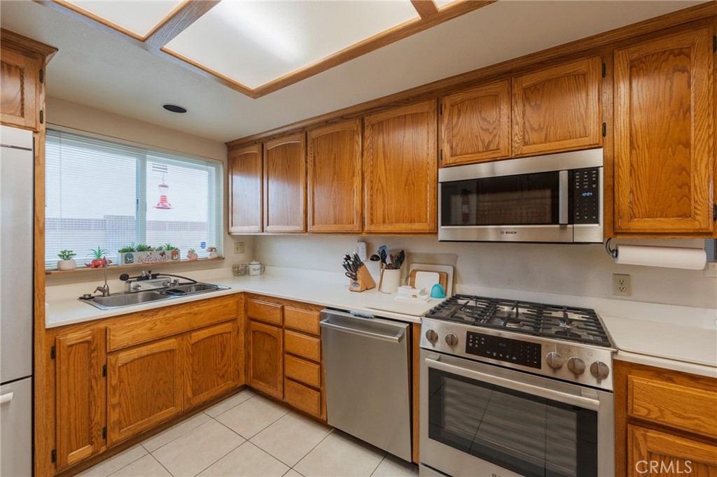 Cypress, California, 90630, United States, 3 Bedrooms Bedrooms, ,3 BathroomsBathrooms,Residential,For Sale,1989138