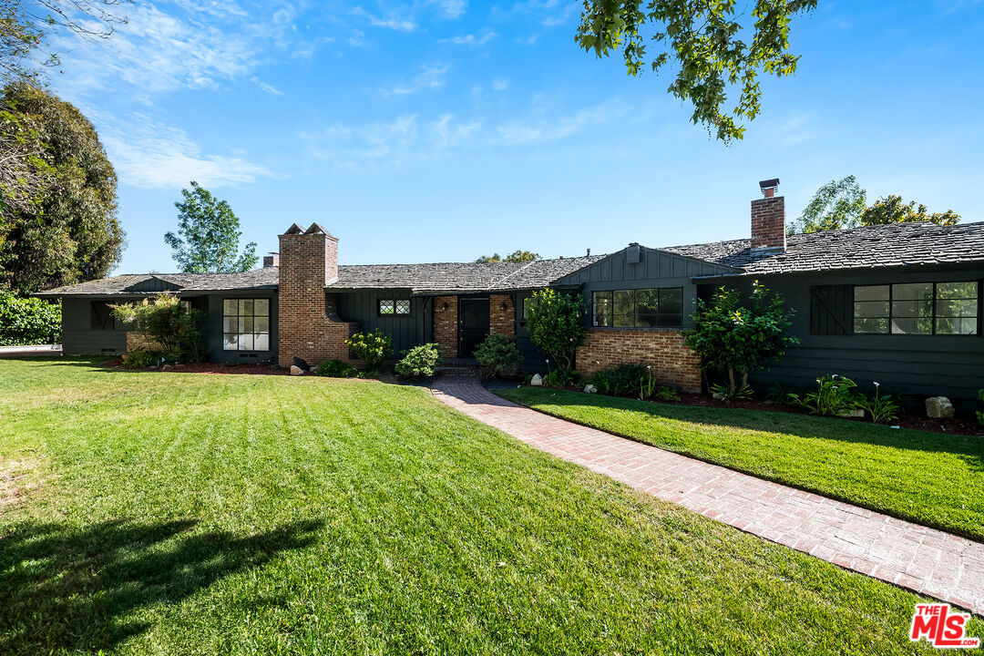 Los Angeles, California, 90049, United States, 2 Bedrooms Bedrooms, ,3 BathroomsBathrooms,Residential,For Sale,1819125