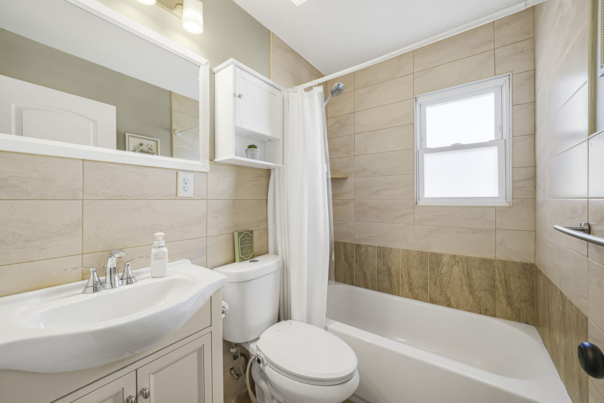 Union, New Jersey, 07073, United States, 3 Bedrooms Bedrooms, ,2 BathroomsBathrooms,Residential,For Sale,2012032