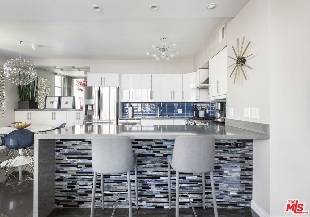 Los Angeles, California, 90027, United States, 1 Bedroom Bedrooms, ,1 BathroomBathrooms,Residential,For Sale,1913700