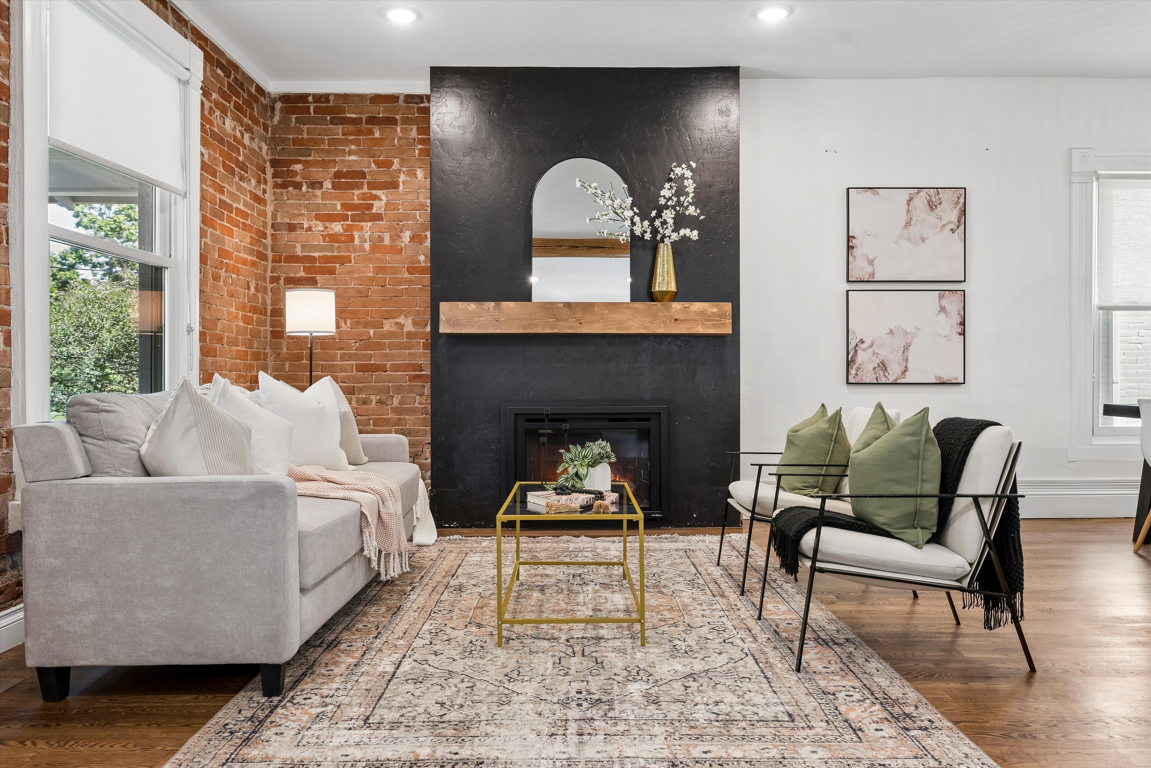  Beautifully reimagined Victorian seamlessly blends historic charm & modern livin - 物件實景
