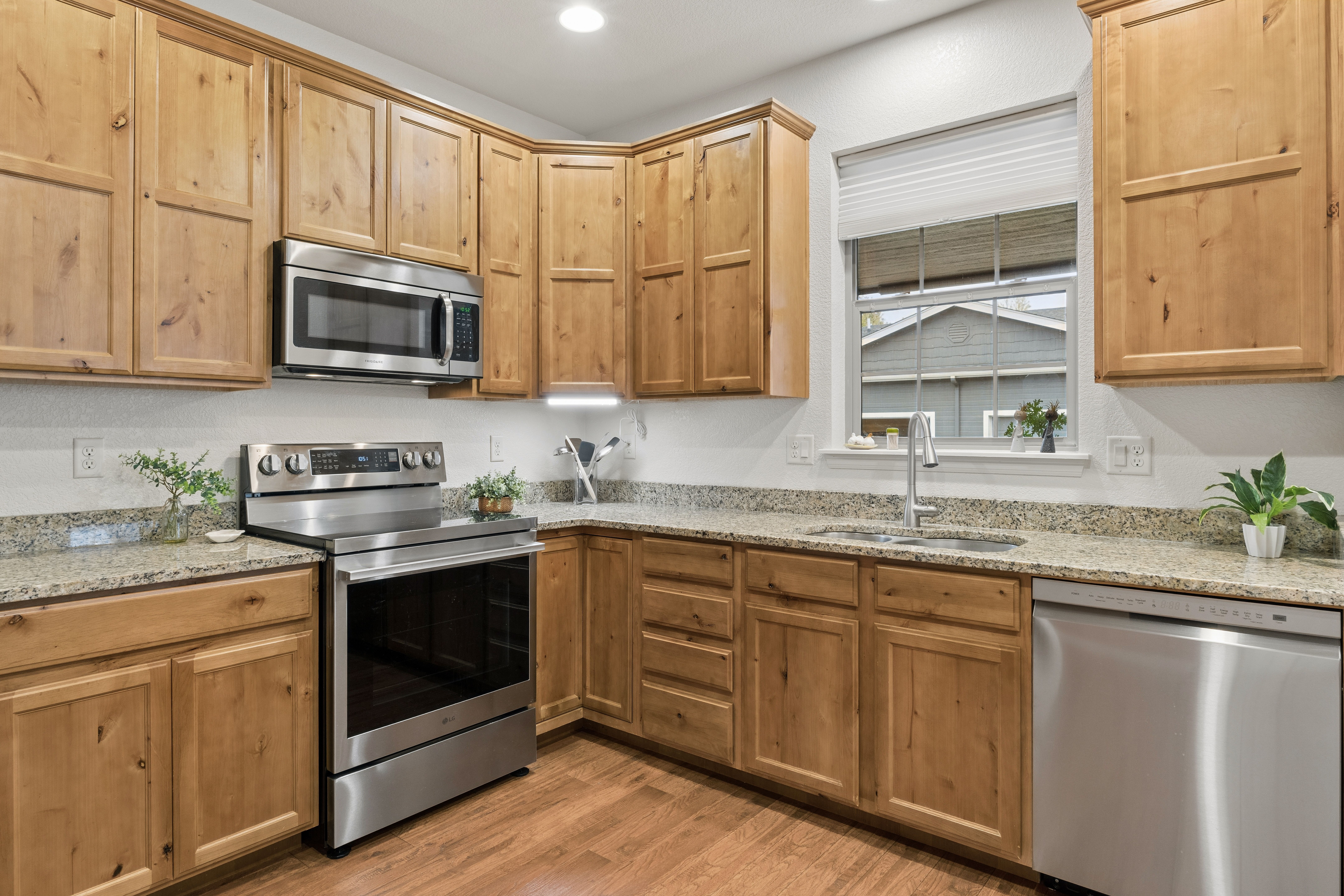  Truly Move-In Ready, Well-Maintained Duplex in the Desirable Town of Loveland - 物件實景