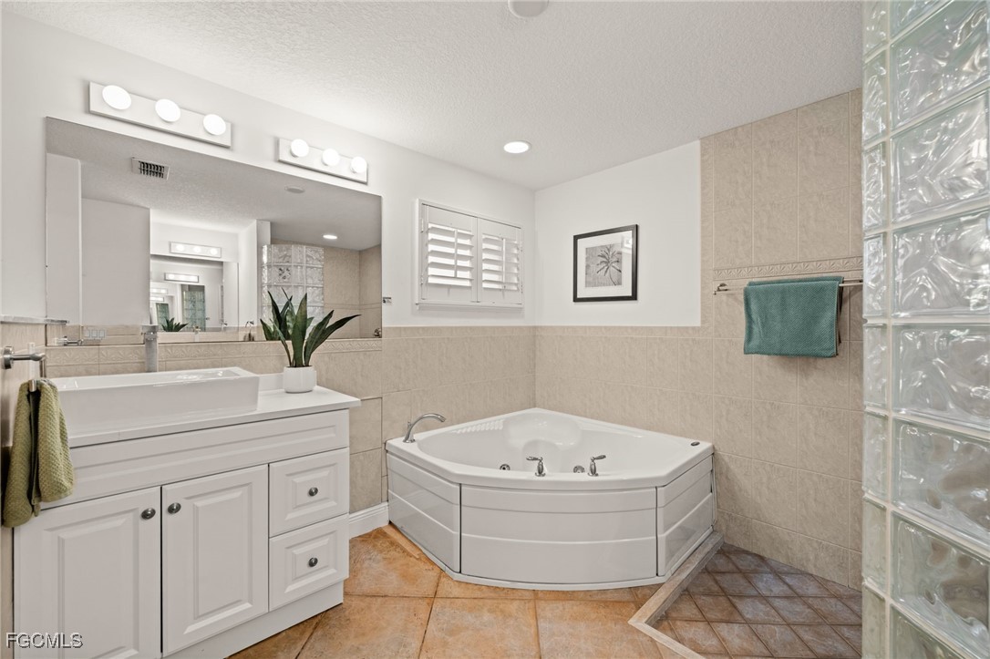 Cape Coral, Florida, 33904, United States, 3 Bedrooms Bedrooms, ,2 BathroomsBathrooms,Residential,For Sale,2005911