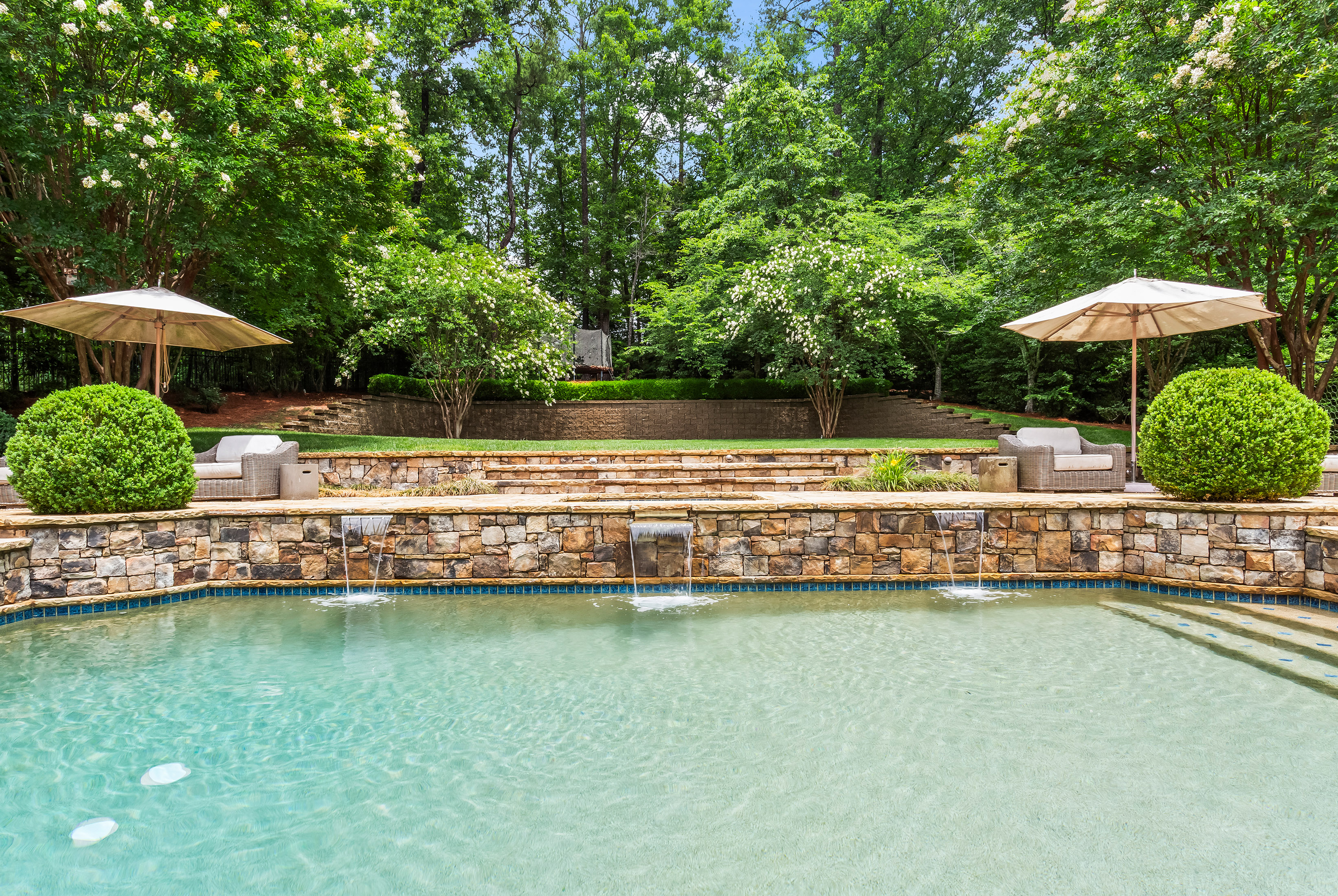  Stunning Custom-designed Home with Exceptional Indoor-Outdoor Living - 物件實景