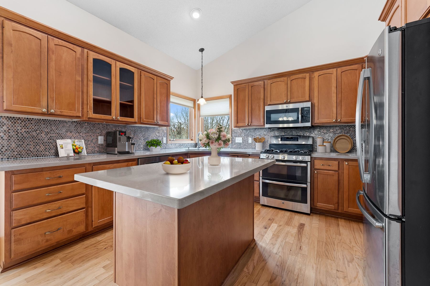  Updated Modified Two-Story on a Spacious Corner Lot - 物件實景