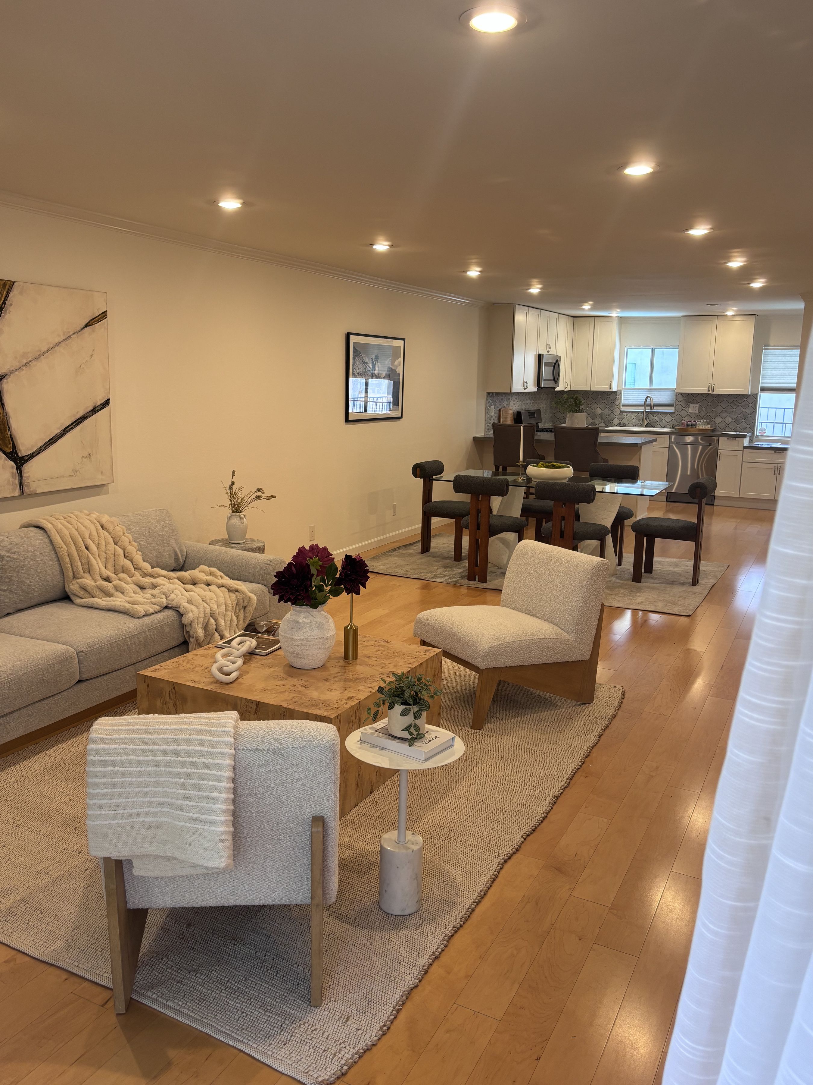  2320 S Bentley Ave - 物件實景