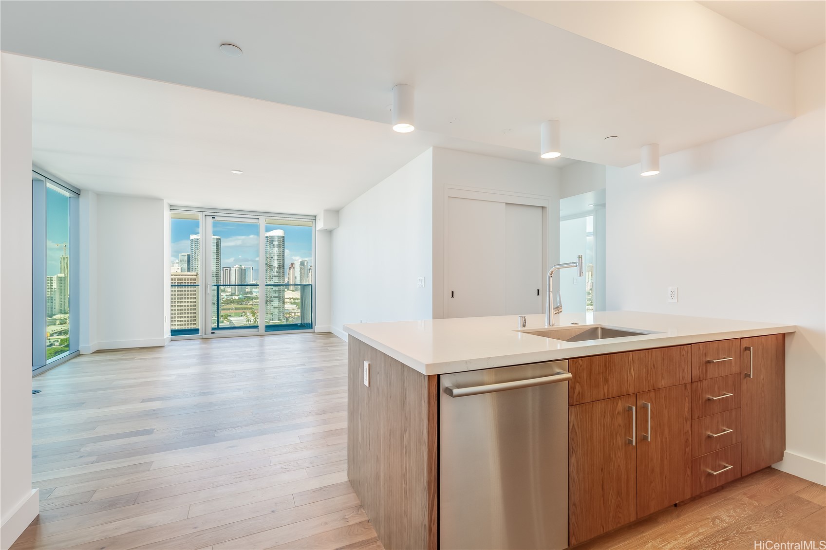 Honolulu, Hawaii, 96814, United States, 2 Bedrooms Bedrooms, ,2 BathroomsBathrooms,Residential,For Sale,2003366