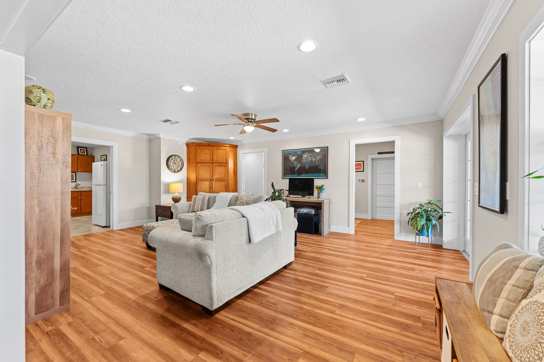  240 Deland Avenue, Indialantic, FL, 32903 - 物件實景